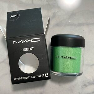MAC Pigment eyeshadow - Juxt Vibrant Green